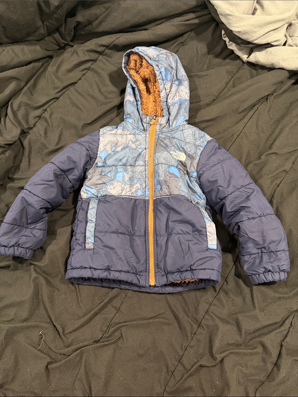 The north face Kids Navy & Light Blue Insulated Hooded Jacket reversible 4t bear
